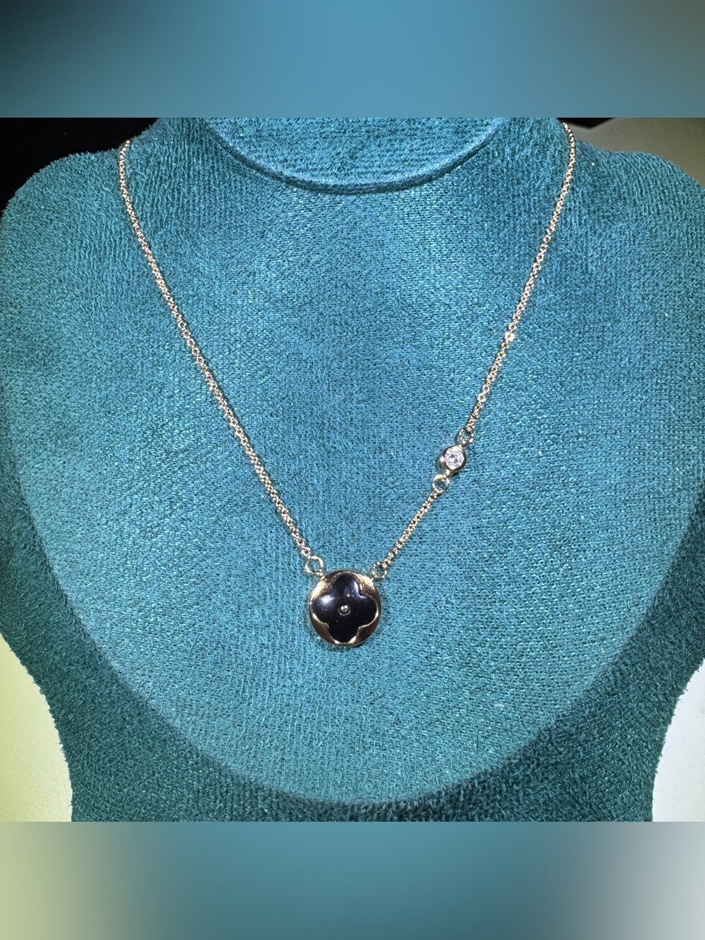 Black Flower Pendant Stainless Steel Necklace Gold Color